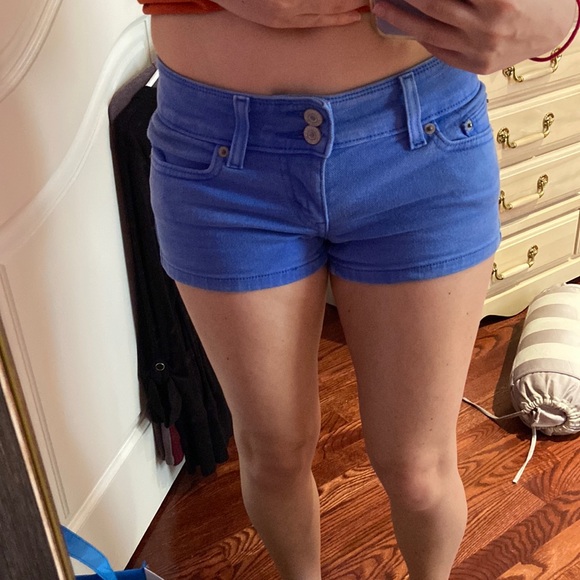 Levi’s Jean shorts - Picture 3 of 5